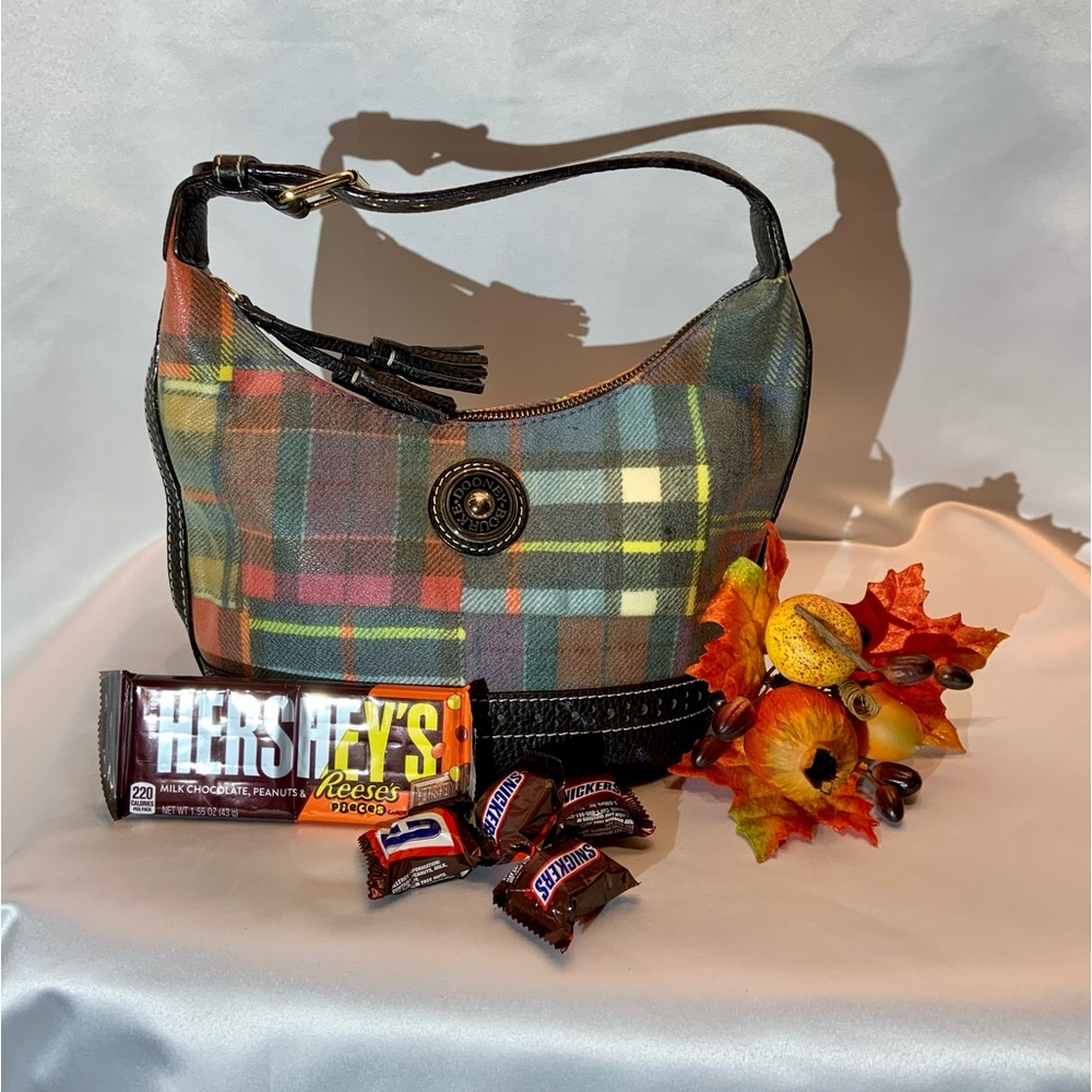 Adorable Dooney & Bourke Coated Canvas Plaid Bag - Picture 7 of 8